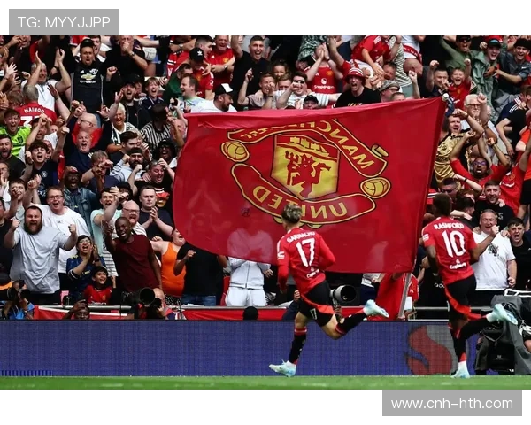 曼联横向拉扯防守，加纳乔抢点弹射入网