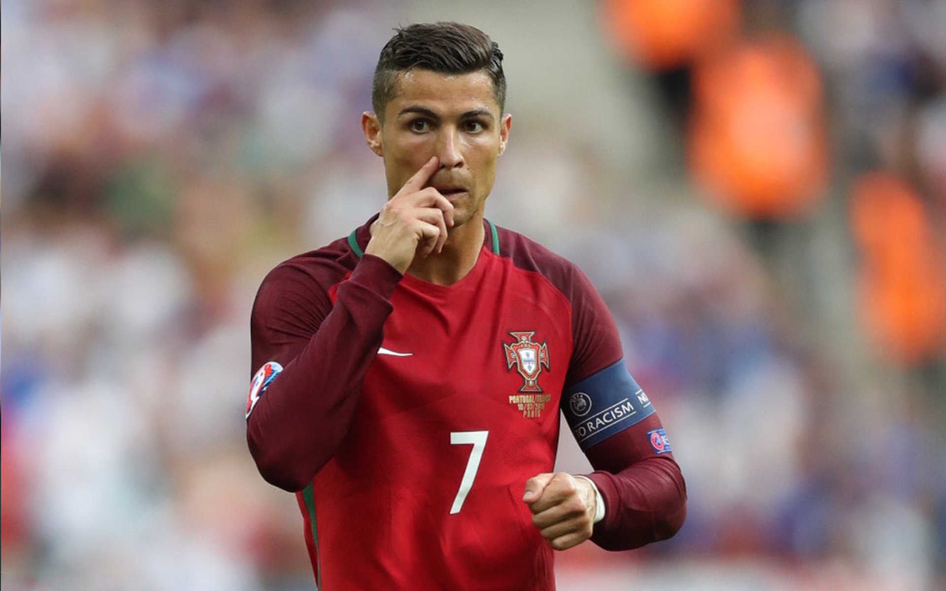 世界杯经验丰富的老将 在欧冠更衣室扮演导师角色